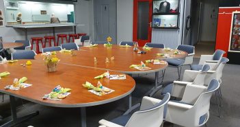Gezellig aan de paas-koffie tijdens de recreantentraining